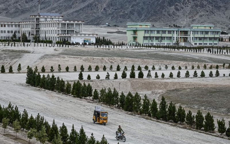 U.S. lets international banks transfer aid funds to Afghanistan