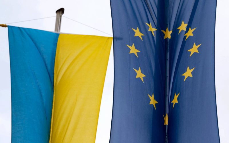 The flags of the European Union (right) and Ukraine. Photo: Marijan Murat/picture alliance via Getty Images