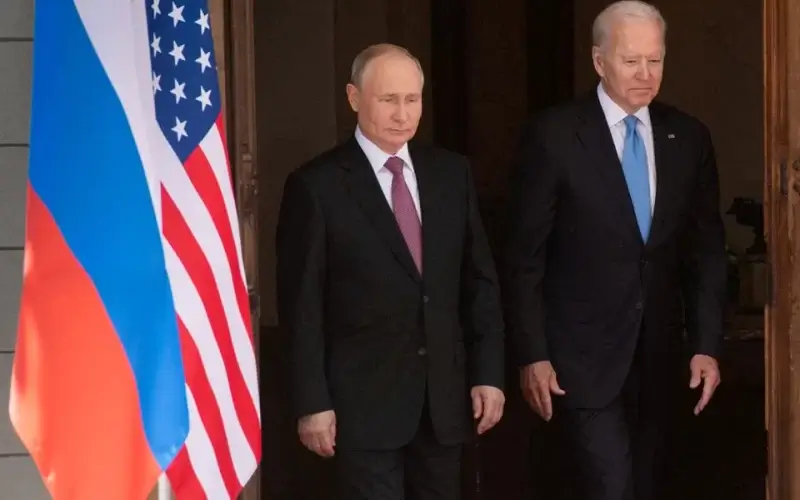 U.S. President Joe Biden and Russia's President Vladimir Putin arrive for the U.S.-Russia summit at Villa La Grange in Geneva, Switzerland June 16, 2021. Saul Loeb/Pool via REUTERS