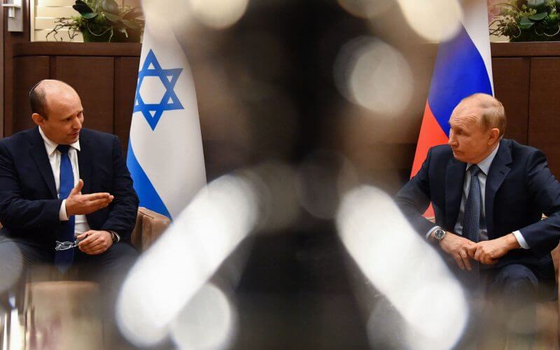 Russian President Vladimir Putin, right, speaks with Israeli Prime Minister Naftali Bennett during their meeting, in Sochi, on Oct. 22 2021. Photo: Yevgeny Biyatov/Sputnik/AFP via Getty Images