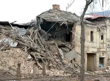 The destruction following shelling in Ukraine's second-biggest city of Kharkiv. Photo: Sergey Bobok /AFP via Getty Images