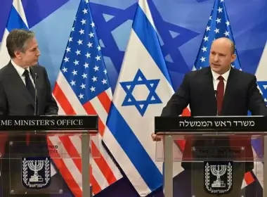 Bennett (right) and Blinken on March 27. Photo: Israeli Handout/Anadolu Agency via Getty Images