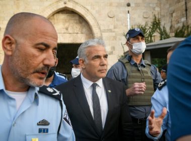 Foreign Minister Yair Lapid visits Damascus Gate in Jerusalem's Old City, April 3, 2022. Photo by Arie Leib Abrams/Flash90.