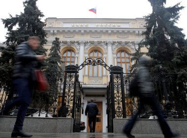 People walk past the Central Bank headquarters in Moscow, Russia February 11, 2019. REUTERS/Maxim Shemetov