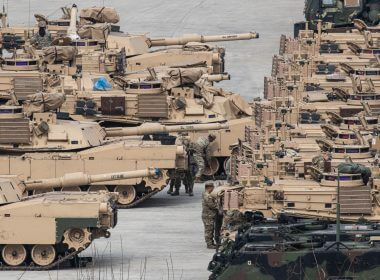 Soldiers check tanks at a US military base in Dongducheon, 40 km north of Seoul on Monday, as South Korea and the United States kicked off their major springtime combined training that will take the form of a command-post drill through April 28. (Yonhap)