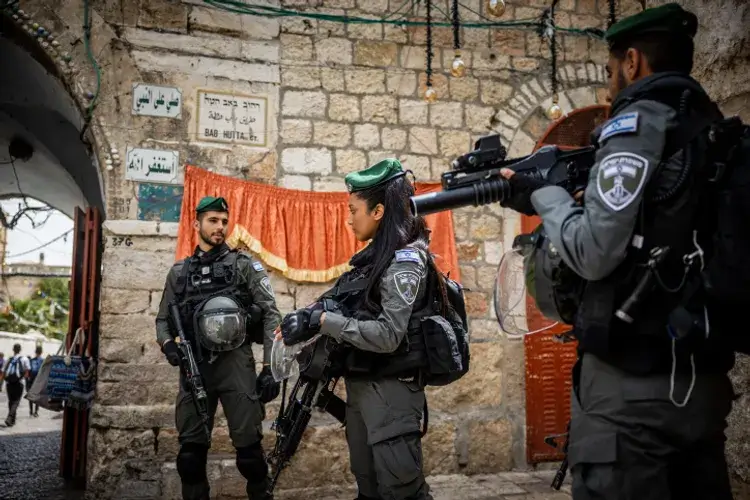 Israeli border police officers guard at the entrance to the Al Aqsa Mosque, in Jerusalem's Old City on April 19, 2022. Yonatan Sindel/Flash90