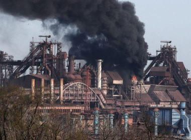 Smoke rises above a plant of Azovstal Iron and Steel Works during Ukraine-Russia conflict in the southern port city of Mariupol, Ukraine April 25, 2022. REUTERS/Alexander Ermochenko/File Photo