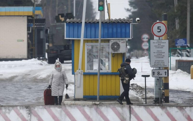 A view shows the Senkivka checkpoint near the border with Belarus and Russia in the Chernihiv region, Ukraine February 16, 2022. REUTERS/Valentyn Ogirenko