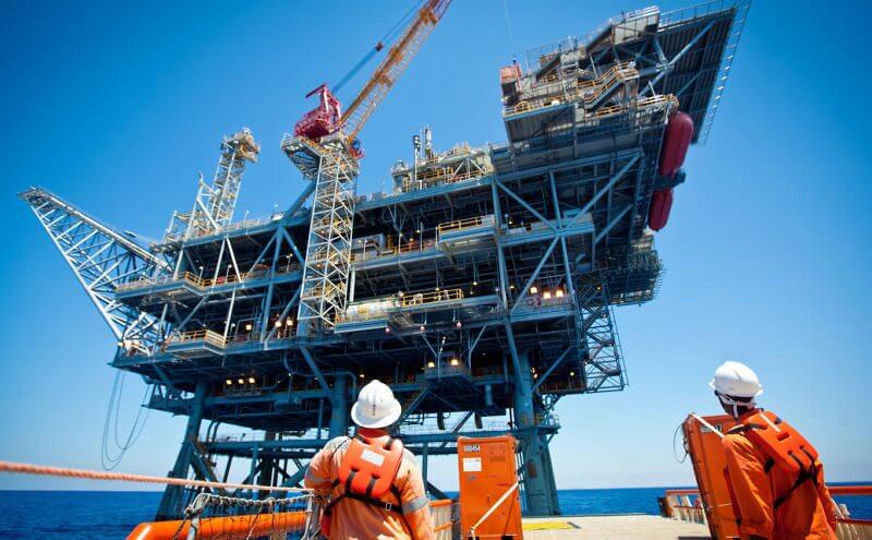 Workers on a natural-gas processing rig in the Tamar field off Israel’s southern coast. Credit: Moshe Shai/Flash90.