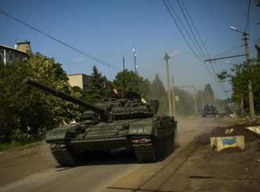 Ukrainian tanks move in Donetsk region, eastern Ukraine, Monday, May 30, 2022. (AP Photo/Francisco Seco)