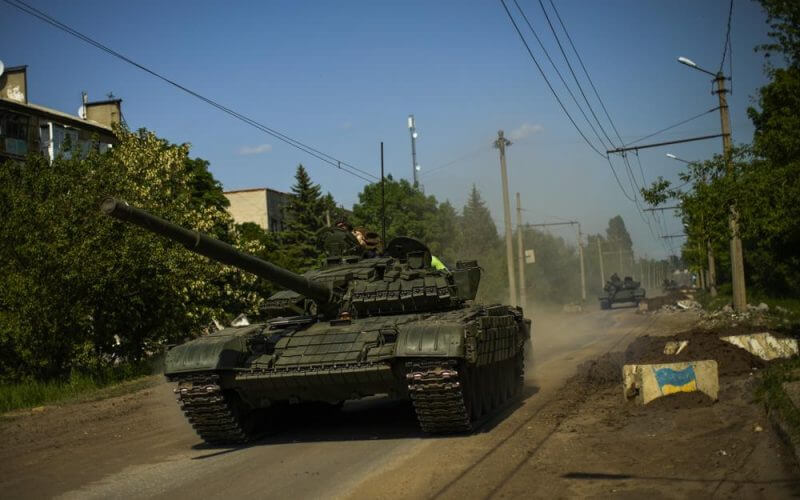 Ukrainian tanks move in Donetsk region, eastern Ukraine, Monday, May 30, 2022. (AP Photo/Francisco Seco)