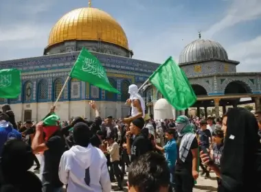 WAVING HAMAS flags after Ramadan prayers on the Temple Mount in Jerusalem, April 22. Occupationalists seems to side with Hamas and not with peaceful Muslim worshipers. (photo credit: JAMAL AWAD/FLASH90)