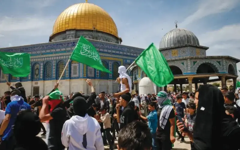 WAVING HAMAS flags after Ramadan prayers on the Temple Mount in Jerusalem, April 22. Occupationalists seems to side with Hamas and not with peaceful Muslim worshipers. (photo credit: JAMAL AWAD/FLASH90)