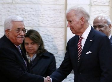 US Vice President Joe Biden (right) shakes hands with Palestinian Authority President Mahmoud Abbas during a meeting in the West Bank city of Ramallah, March 9, 2016. (AFP/Abbas Momani)