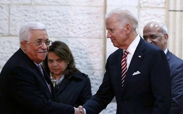 US Vice President Joe Biden (right) shakes hands with Palestinian Authority President Mahmoud Abbas during a meeting in the West Bank city of Ramallah, March 9, 2016. (AFP/Abbas Momani)