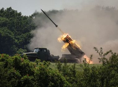 Ukrainian service members fire a BM-21 Grad multiple rocket launch system, near the town of Lysychansk, Luhansk region, amid Russia's attack on Ukraine June 12, 2022. REUTERS/Gleb Garanich