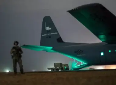 A U.S. Army soldier assigned to the 1-186th Infantry Battalion, Site Security Team, Task Force Guardian, Combined Joint Task Force – Horn of Africa (CJTF-HOA), provides security for a C-130J Super Hercules from the 75th Expeditionary Airlift Squadron (EAS) in Somalia, July 12, 2020. (U.S. Air Force photo by Staff Sgt. Shawn White)