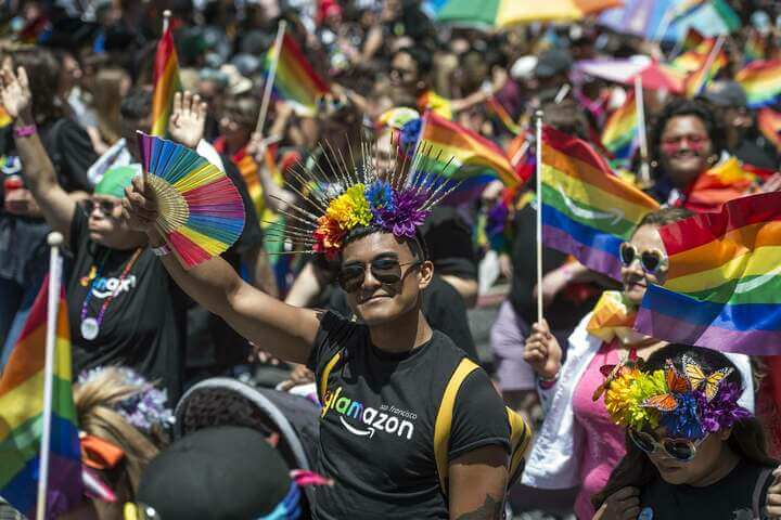 Amazon is an avid supporter of the LGBTQ+ community, and has been an annual sponsor to the pride parade in San Francisco (picture from 2019). © IMAGO / UPI Photo