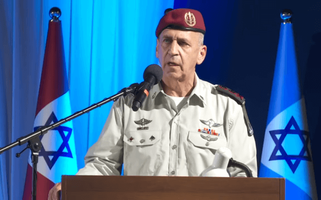 IDF chief Aviv Kohavi speaks at a ceremony marking the change of the Home Front Command's chief, July 17, 2022. (Israel Defense Forces)