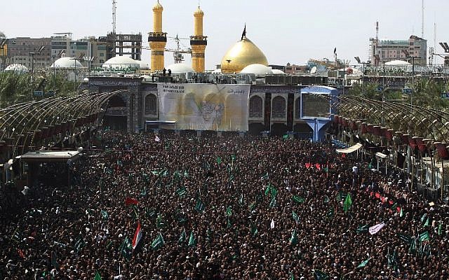 Thousands of Shiite Muslims take part in Ashura mourning at Imam Hussein's shrine in the Iraqi holy city of Karbala on September 20, 2018. (AFP PHOTO / AHMAD AL-RUBAYE)
