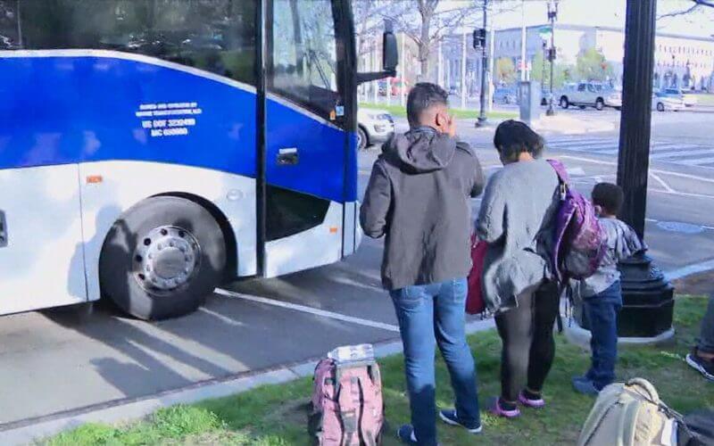 Migrants arrive by bus to Washington D.C. (7News)