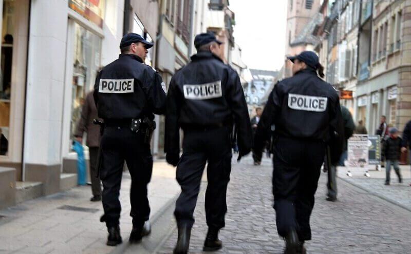 French police on patrol. Credit: Wikimedia Commons.