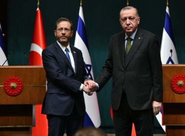 Turkish President Recep Tayyip Erdoğan welcomes Israeli President Isaac Herzog at the Presidential Complex in Ankara, March 9, 2022 (Photo: Haim Zach/GPO)