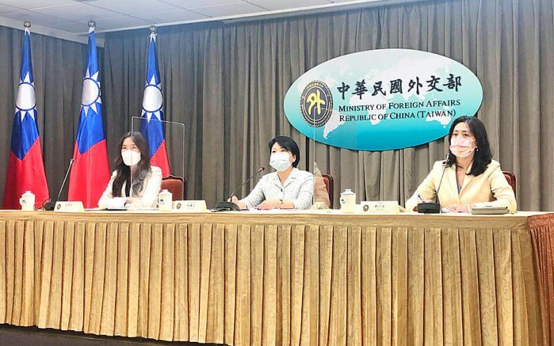Ministry of Foreign Affairs Secretary-General Lily Hsu, center, at a news conference in Taipei yesterday explains the government’s plan to promote Taiwan’s bid to participate in UN organizations ahead of the start of the UN General Assembly next week. Photo: Lu Yi-hsuan, Taipei Times