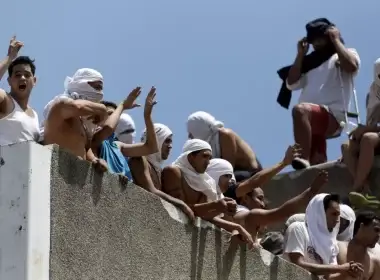 Prisoners take over jail in Venezuela REUTERS