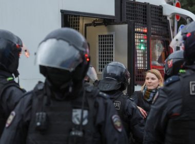 Russian law enforcement officers surround a person during a rally, after opposition activists called for street protests against the mobilization of reservists ordered by President Vladimir Putin, in Moscow, Sept. 24, 2022. voanews.com