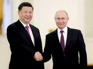 Russian President Vladimir Putin shakes hands with his Chinese counterpart Xi Jinping. (Reuters/Evgenia Novozhenina/Pool)