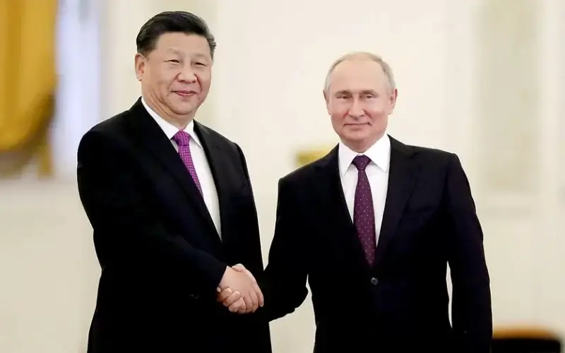 Russian President Vladimir Putin shakes hands with his Chinese counterpart Xi Jinping. (Reuters/Evgenia Novozhenina/Pool)