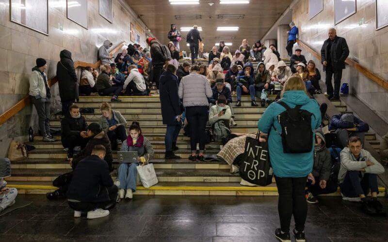 People shelter inside a subway station during a Russian missile attack in Kyiv, Ukraine October 11, 2022. REUTERS/Viacheslav Ratynskyi