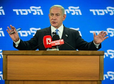 Likud party chief Benjamin Netanyahu speaks to the media in Tel Aviv, October 3, 2022. (Avshalom Sassoni/Flash90)