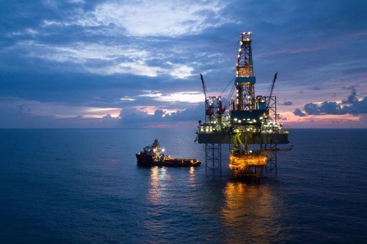 Aerial view of a offshore jack-up drilling rig in the Gulf of Mexico. Shutterstock