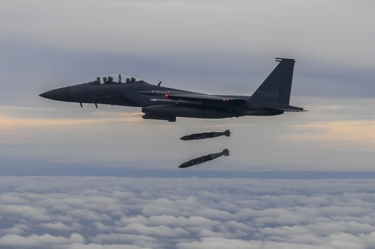 An F-15K fires two joint direct attack munition (JDAM) bombs against a virtual target at the Jikdo shooting field in the West Sea, Tuesday. Courtesy of Joint Chiefs of Staff