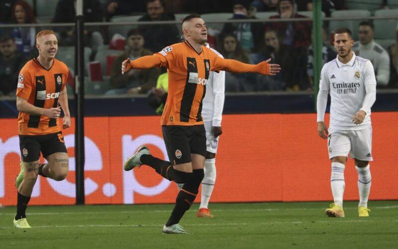 Shakhtar's Oleksandr Zubkov, centre, celebrates after scoring the opening goal during the Champions League group F soccer match between Shakhtar Donetsk and Real Madrid at Polish Army Stadium stadium in Warsaw, Poland, Tuesday, Oct. 11, 2022. (AP Photo/Michal Dyjuk)