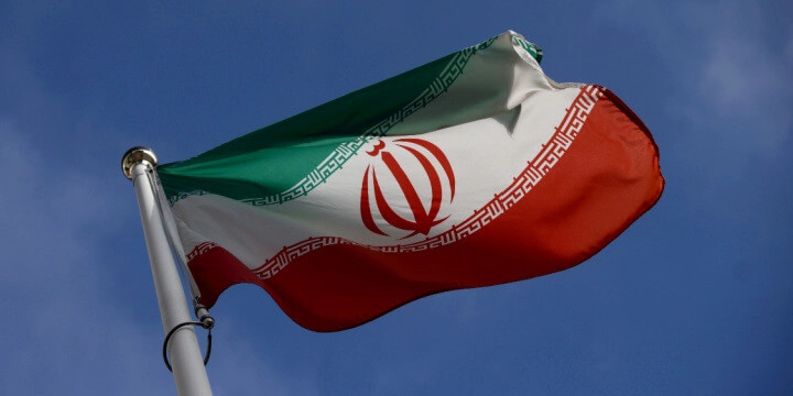 The Iranian flag waves in front of the IAEA headquarters before the beginning of a board of governors meeting, in Vienna, Austria, March 1, 2021. Photo: Reuters/Lisi Niesner