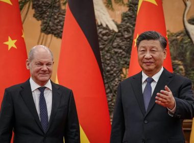 Chinese President Xi Jinping (R) welcomes German Chancelor Olaf Scholz at the Grand Hall in Beijing on November 4, 2022 | Pool photo by Kay Nietfeld via Getty Images