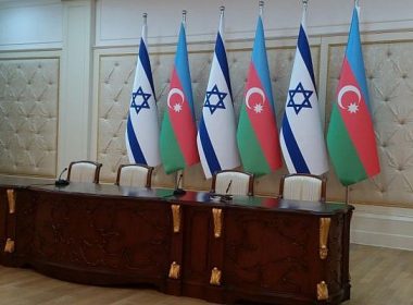 The flags of Israel and Azerbaijan in Baku's presidential Zagulba Palace, right before PM Netanyahu met with Azeri President Ilham Aliyev, December 13, 2016 (Raphael Ahren/Times of Israel)