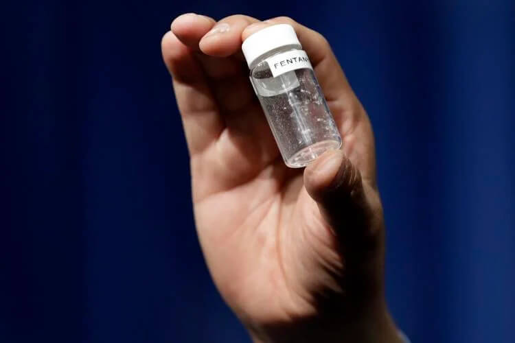 A reporter holds up an example of the amount of fentanyl that can be deadly after a news conference about deaths from fentanyl exposure, at DEA Headquarters in Arlington, Va. Jacquelyn Martin | AP
