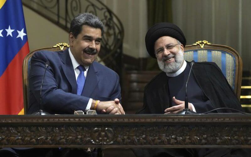 Iranian President Ebrahim Raisi, right, and his Venezuelan counterpart Nicolas Maduro