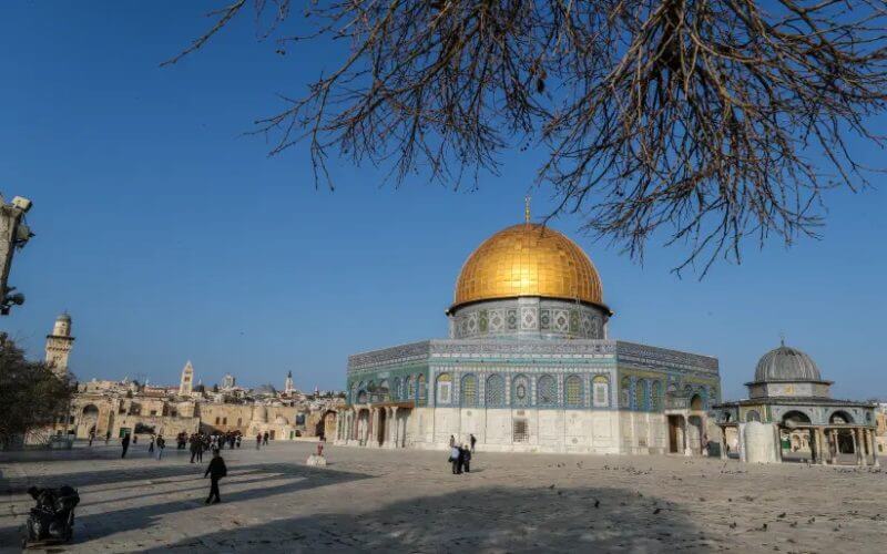 Tourist visit at the al-Aqsa Mosque compound on Temple Mount in the Old City of Jerusalem, on January 3, 2023. (credit: JAMAL AWAD/FLASH90)