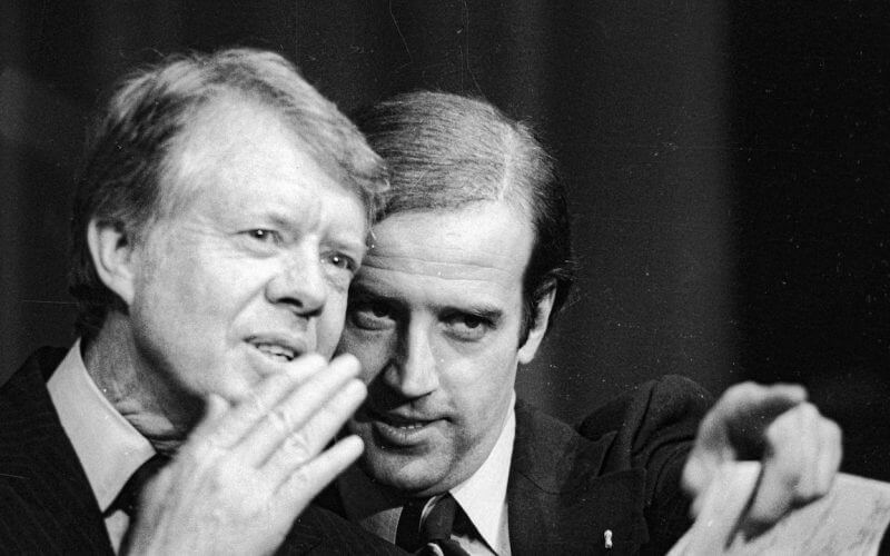 Sen. Joe Biden points out a friend in the crowd to President Jimmy Carter during a fundraiser on Feb. 20, 1978. Photo: Bettmann Archive