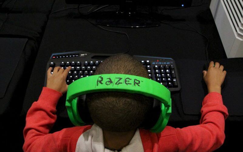 A child plays video game Minecraft at the Minecon convention in London July 4, 2015. REUTERS