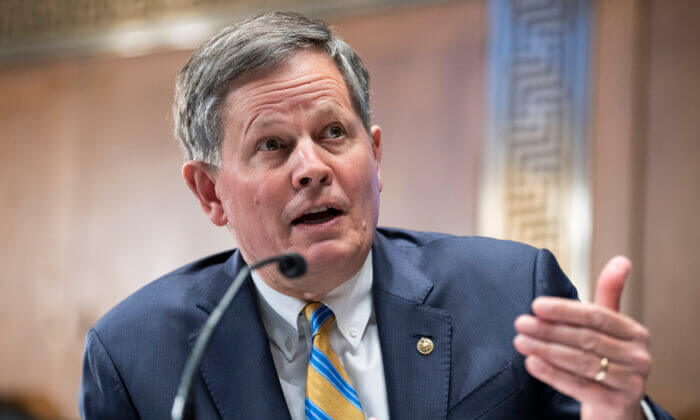 Sen. Steve Daines (R-Mont.) questions U.S. Federal Reserve Chair Jerome Powell as he testifies at a Senate Banking, Housing, and Urban Affairs Committee hearing on Capitol Hill in Washington on March 3, 2022. (Tom Williams-Pool/Getty Images)