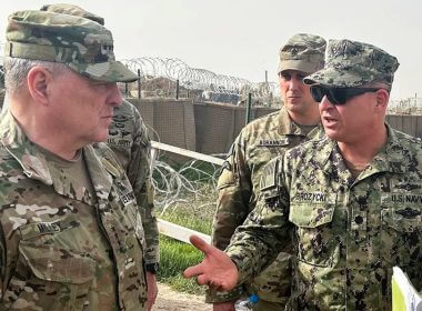 U.S. Joint Chiefs Chair Army General Mark Milley, left, speaks with U.S. forces in Syria during an unannounced visit, at a U.S. military base in Northeast Syria, March 4, 2023. (REUTERS/Phil Stewart/File Photo)