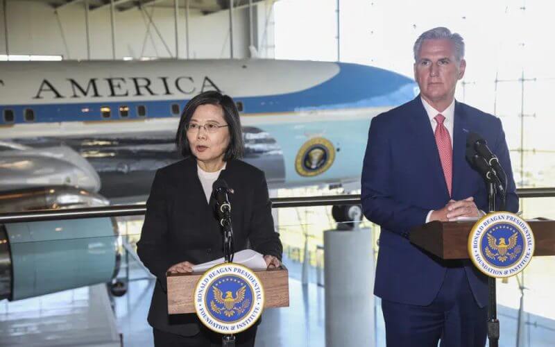 House Speaker Kevin McCarthy, R-Calif., right, and Taiwanese President Tsai Ing-wen deliver statements to the press after a Bipartisan Leadership Meeting at the Ronald Reagan Presidential Library in Simi Valley, Calif., Wednesday, April 5, 2023. (AP Photo/Ringo H.W. Chiu)