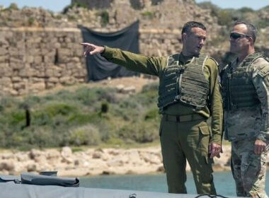 Gen. Michael Erik Kurilla, head of the United States Central Command (CENTCOM) (right) and IDF chief Lt. Gen. Herzi Halevi, visit the Israeli Navy’s elite Shayetet 13 commando unit, April 27, 2023. (Israel Defense Forces)