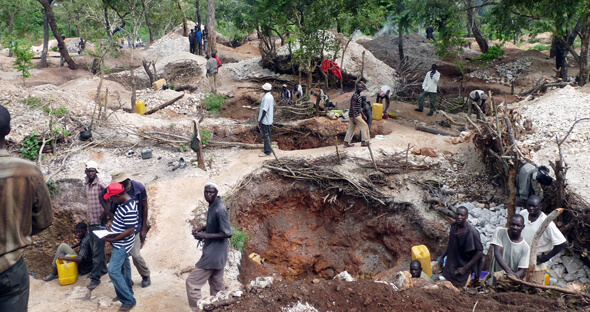 Artisanal miners at work in northern Nigeria. Nigeria is looking for big investors to mechanise mining on a big scale. DTN
